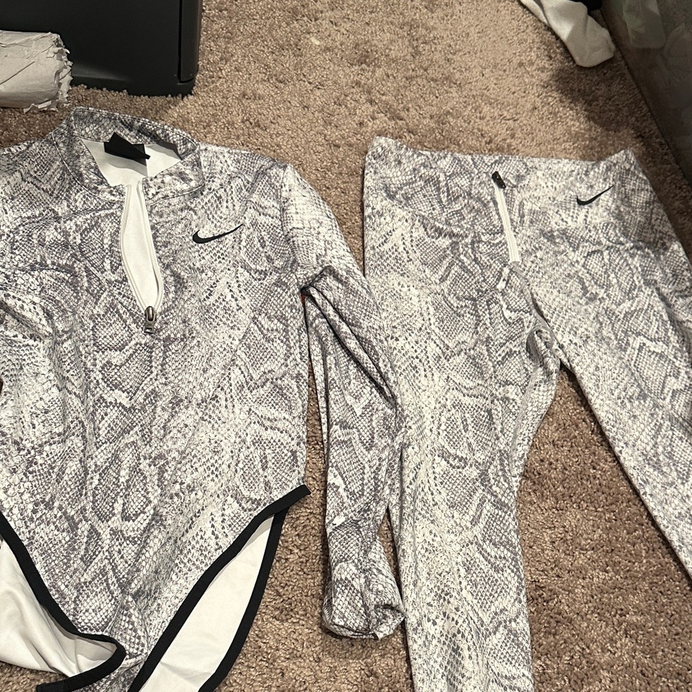 Nike Gray Snake Print Leggings set